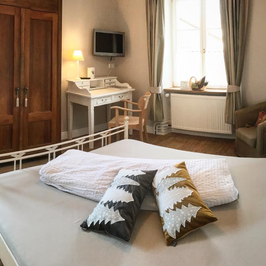 Gasthaus Schwanen & Villa Pfarrhus Stuhlingen Ngoại thất bức ảnh